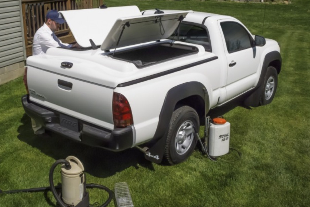 A.R.E. 3DL series fiberglass commercial tonneau cover
