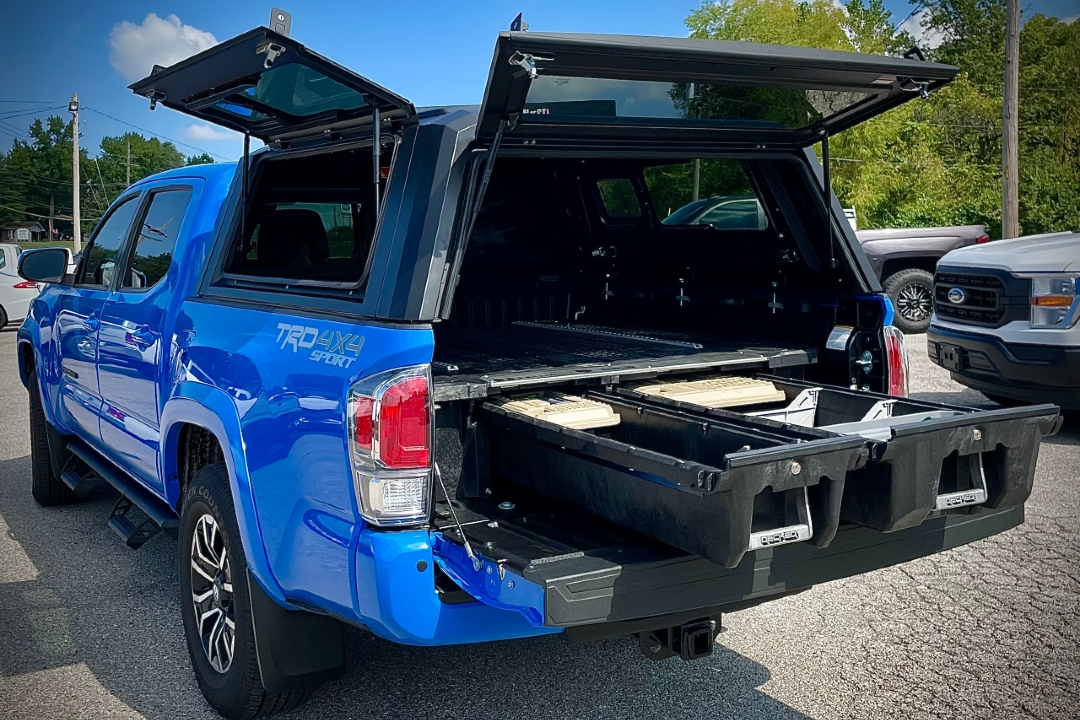 Toyota Tacoma fitted with RSI Smart Cap and DECKED storage system
